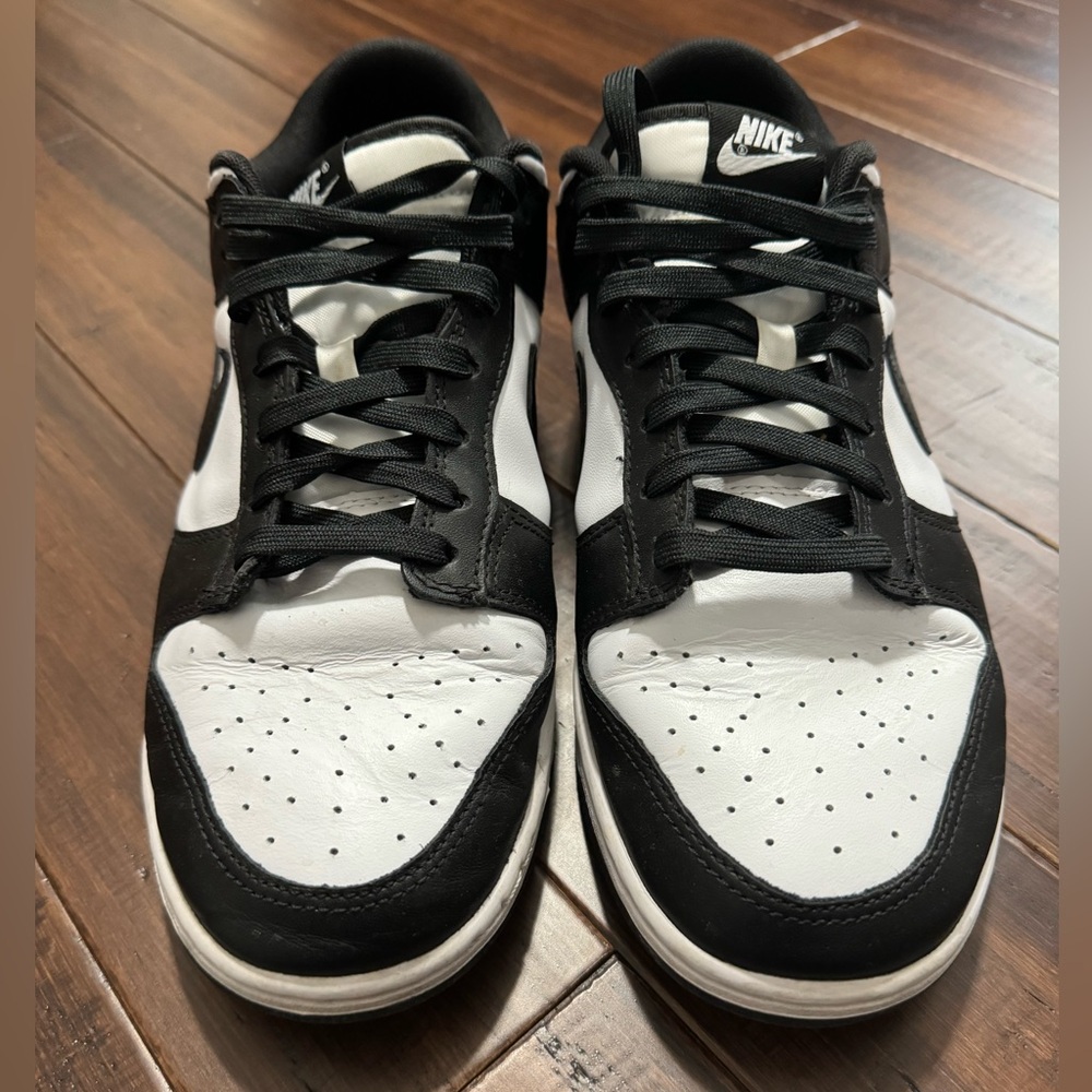 Men’s Nike dunk low size 11 hardly worn in great condition